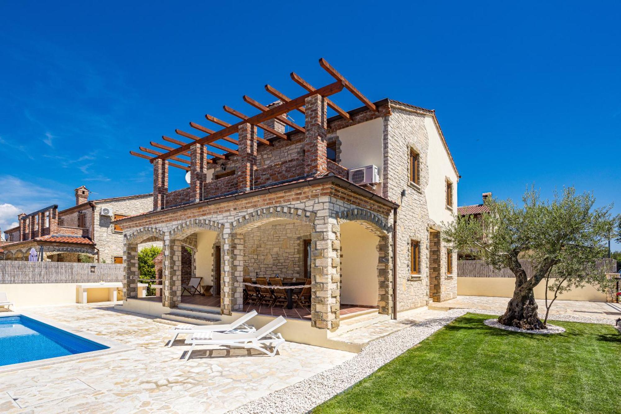 Villa Brioni With Pool By Rentistra Cabrunici エクステリア 写真