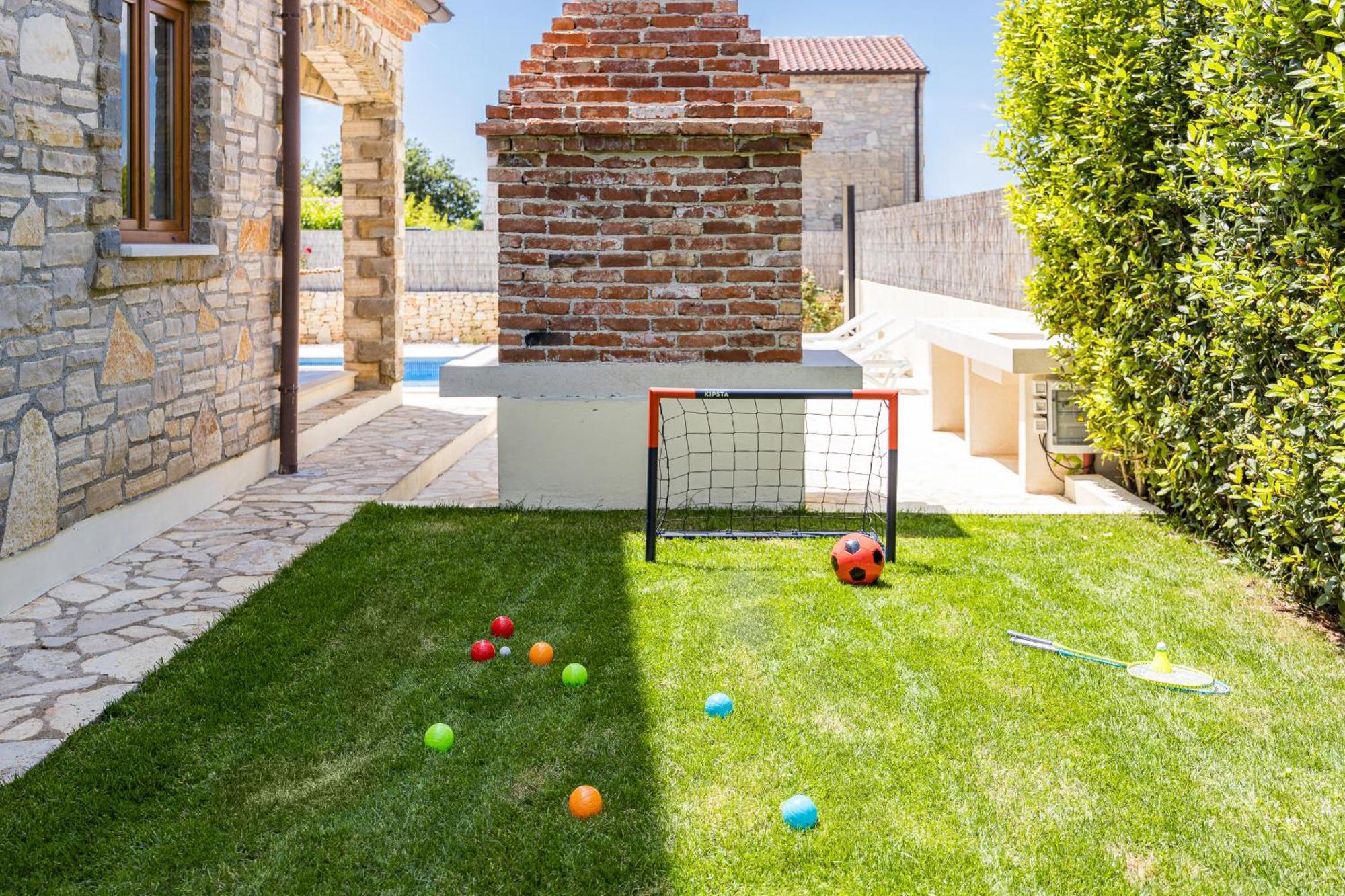 Villa Brioni With Pool By Rentistra Cabrunici エクステリア 写真